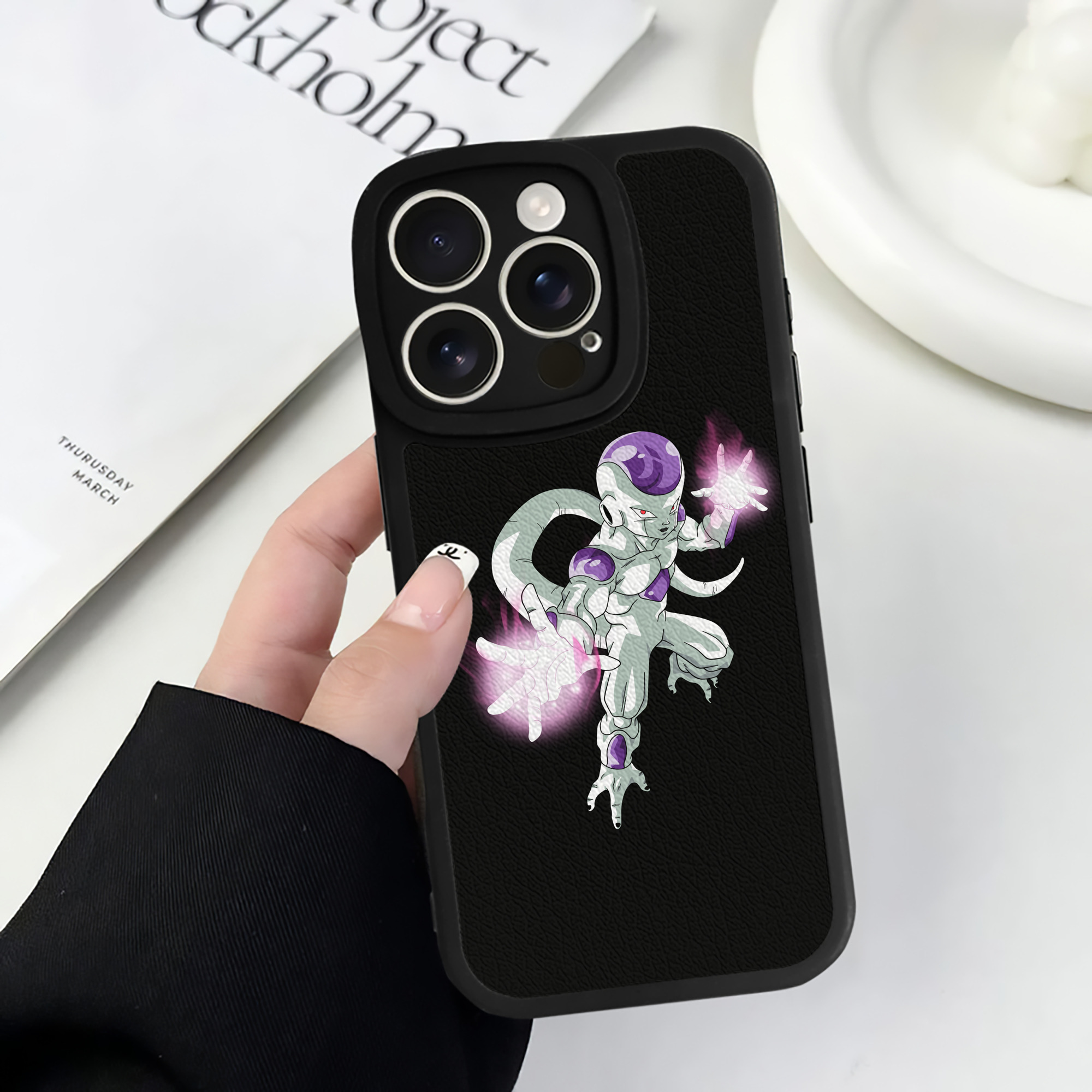 （画像用） ドラゴンボール フリーザ DRAGON BALL Frieza 【iPhone 16シリーズ対応】シリコンスマホケース（レザー調） 材質：シリコン